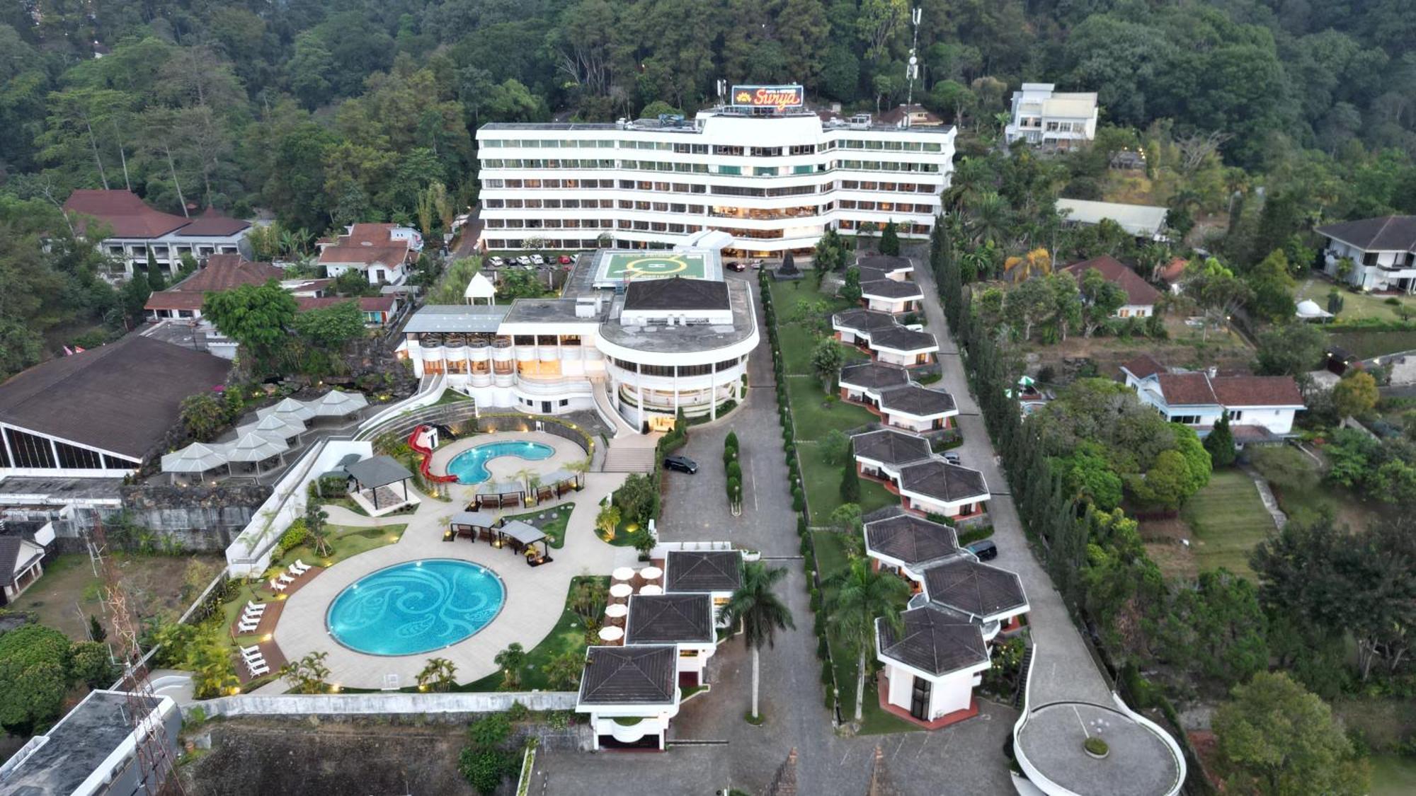 Surya Hotel & Cottages Prigen Exterior foto