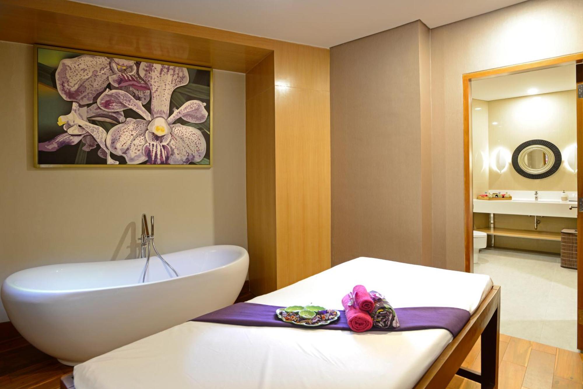 Surya Hotel & Cottages Prigen Exterior foto