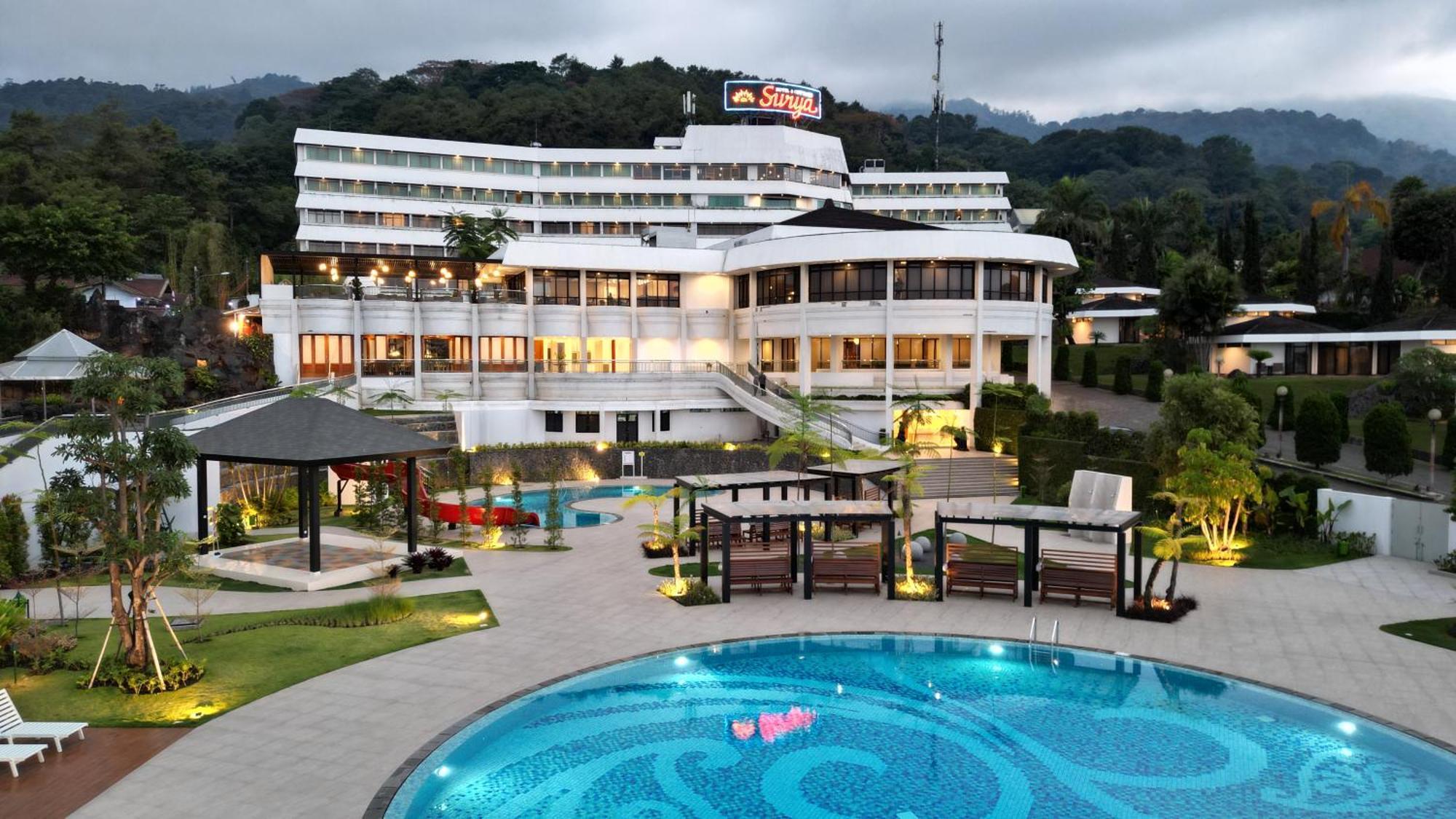 Surya Hotel & Cottages Prigen Exterior foto