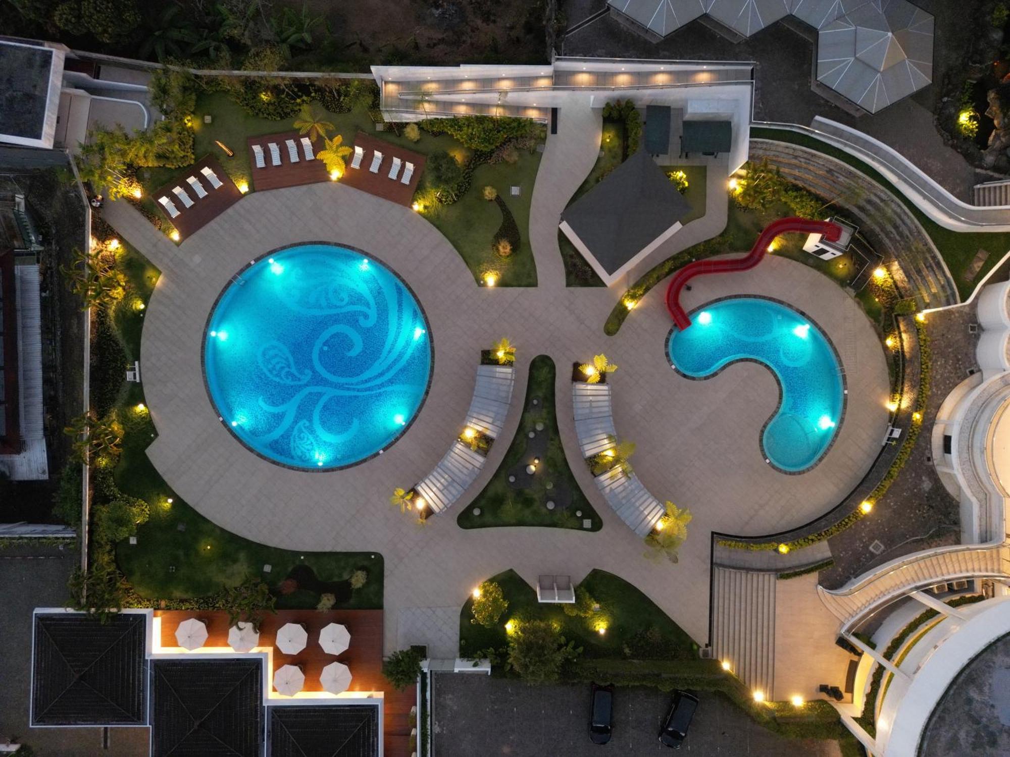 Surya Hotel & Cottages Prigen Exterior foto