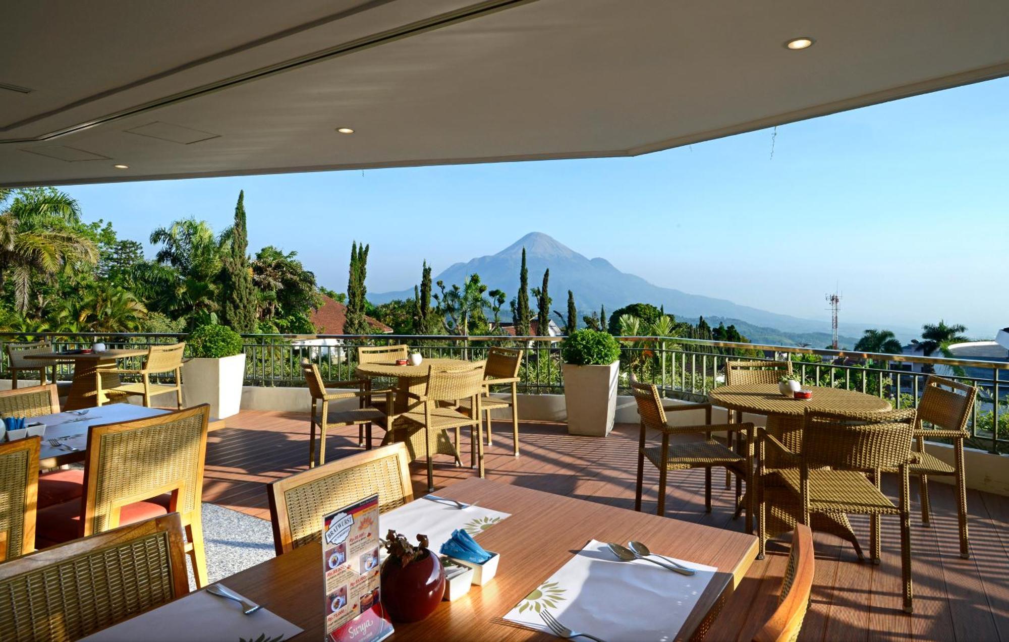 Surya Hotel & Cottages Prigen Exterior foto