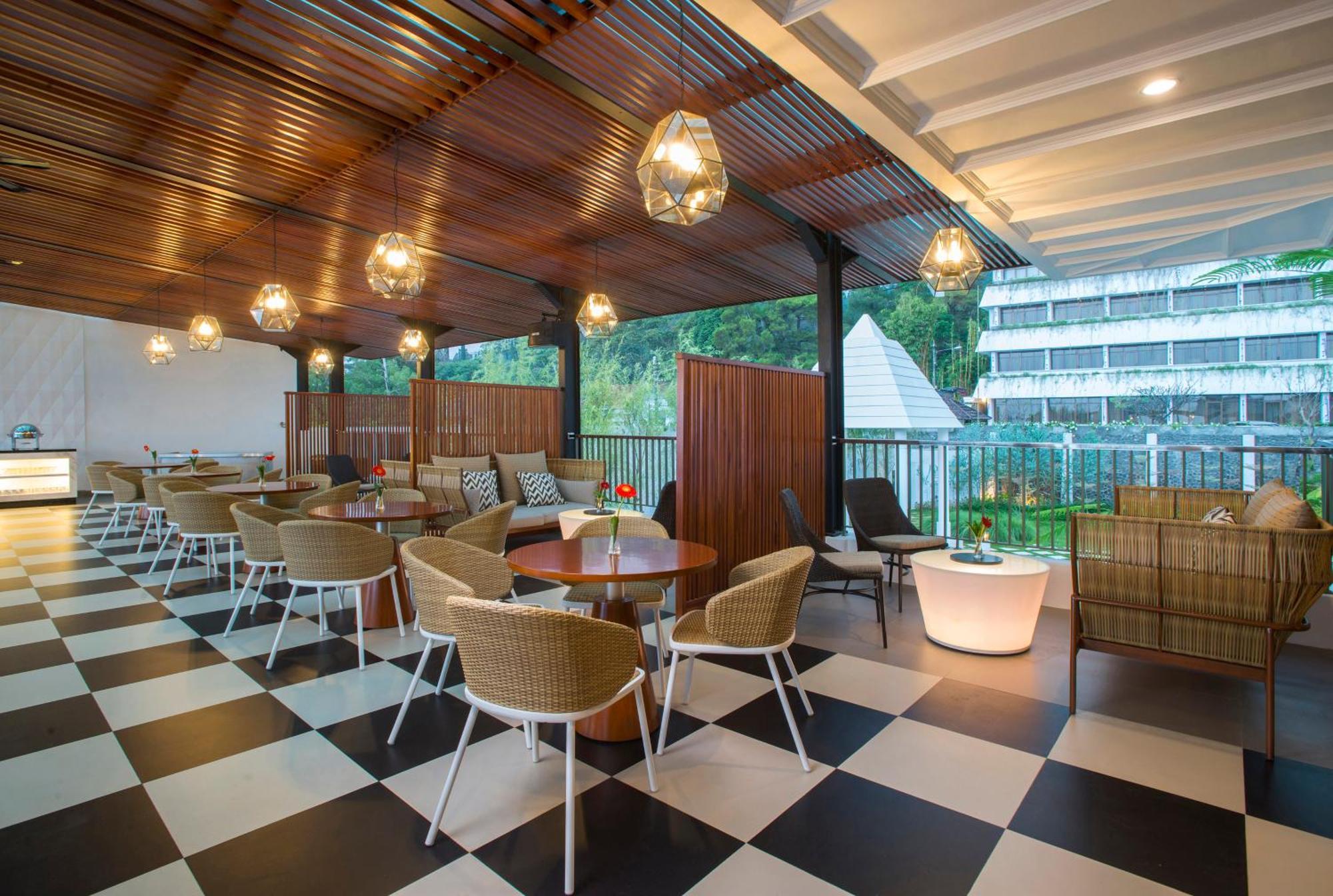 Surya Hotel & Cottages Prigen Exterior foto