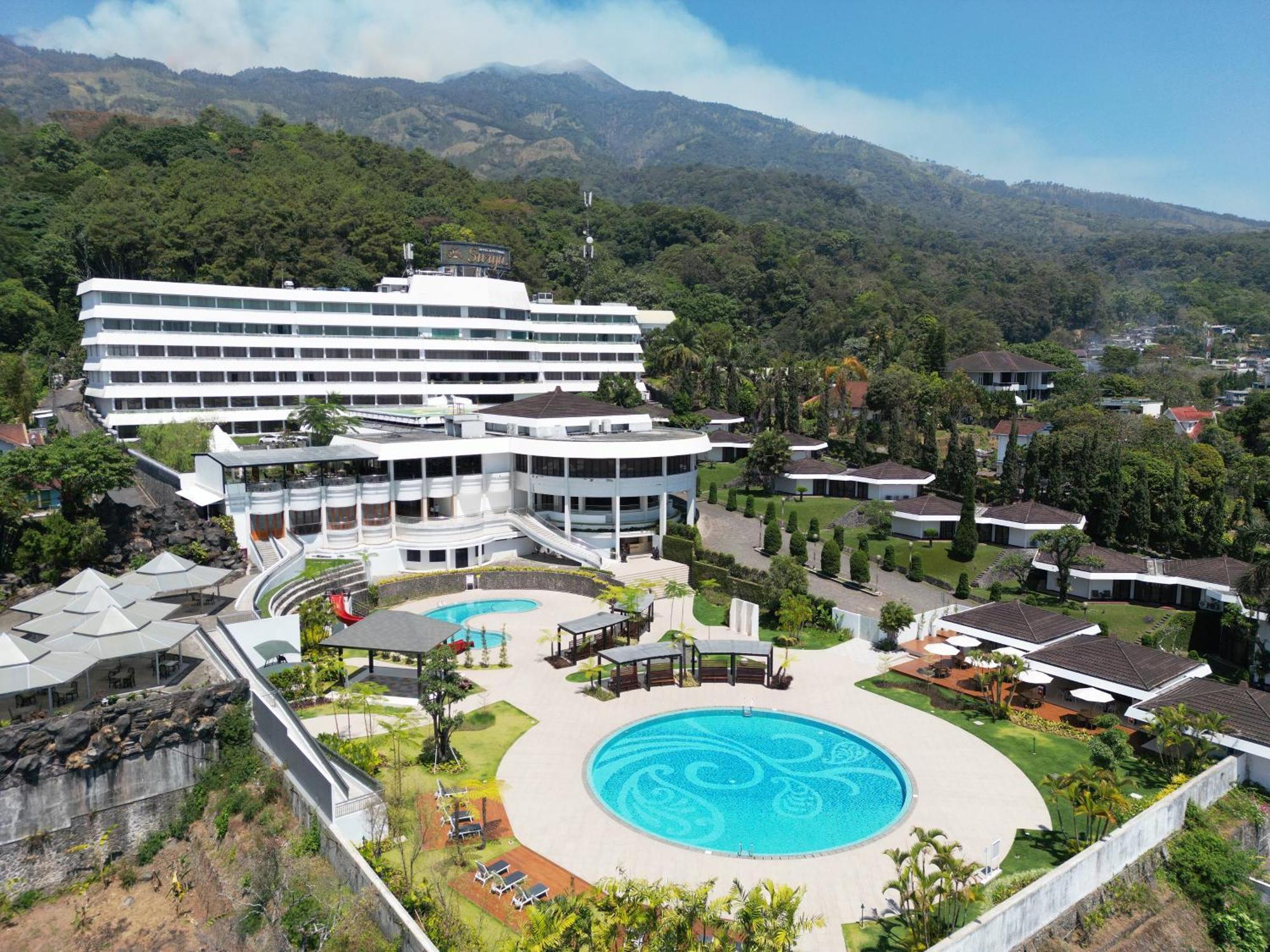 Surya Hotel & Cottages Prigen Exterior foto