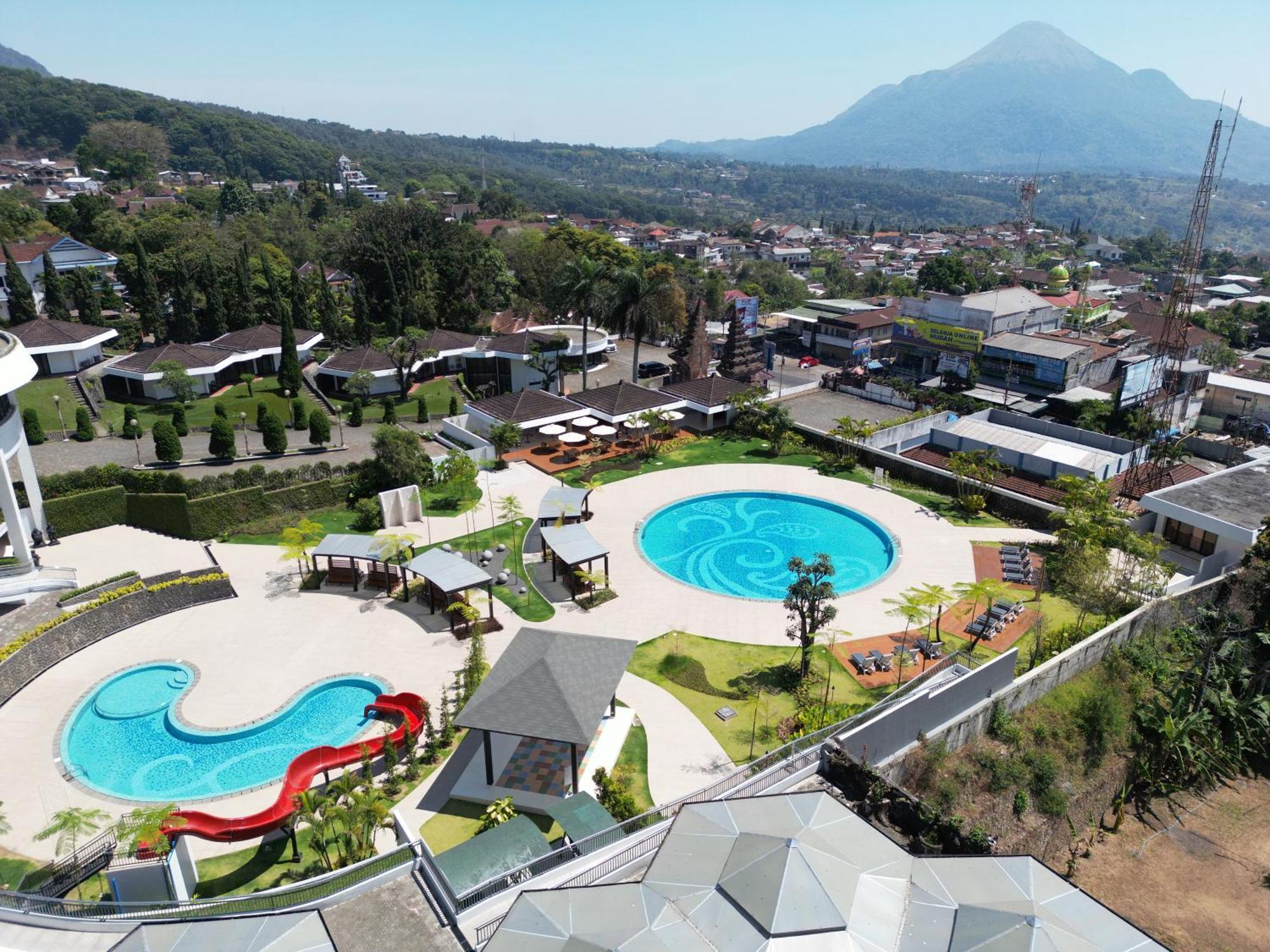 Surya Hotel & Cottages Prigen Exterior foto