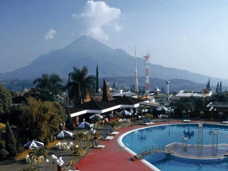 Surya Hotel & Cottages Prigen Exterior foto