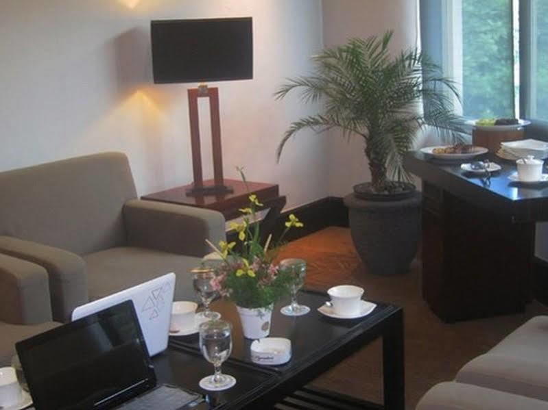 Surya Hotel & Cottages Prigen Exterior foto