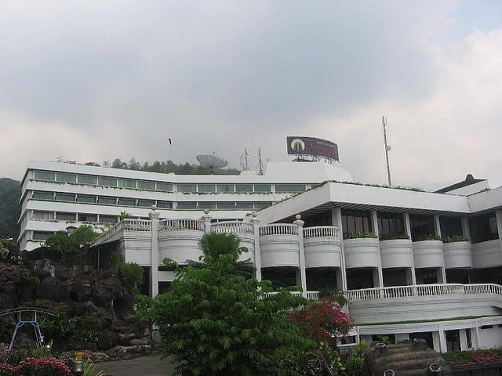 Surya Hotel & Cottages Prigen Exterior foto